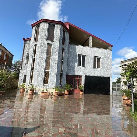 Апартаменти Happy House Кутаїсі Екстер'єр фото